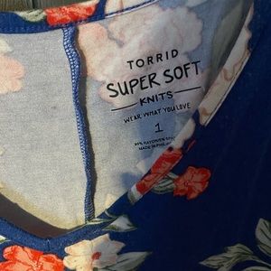 Long sleeveless blouse